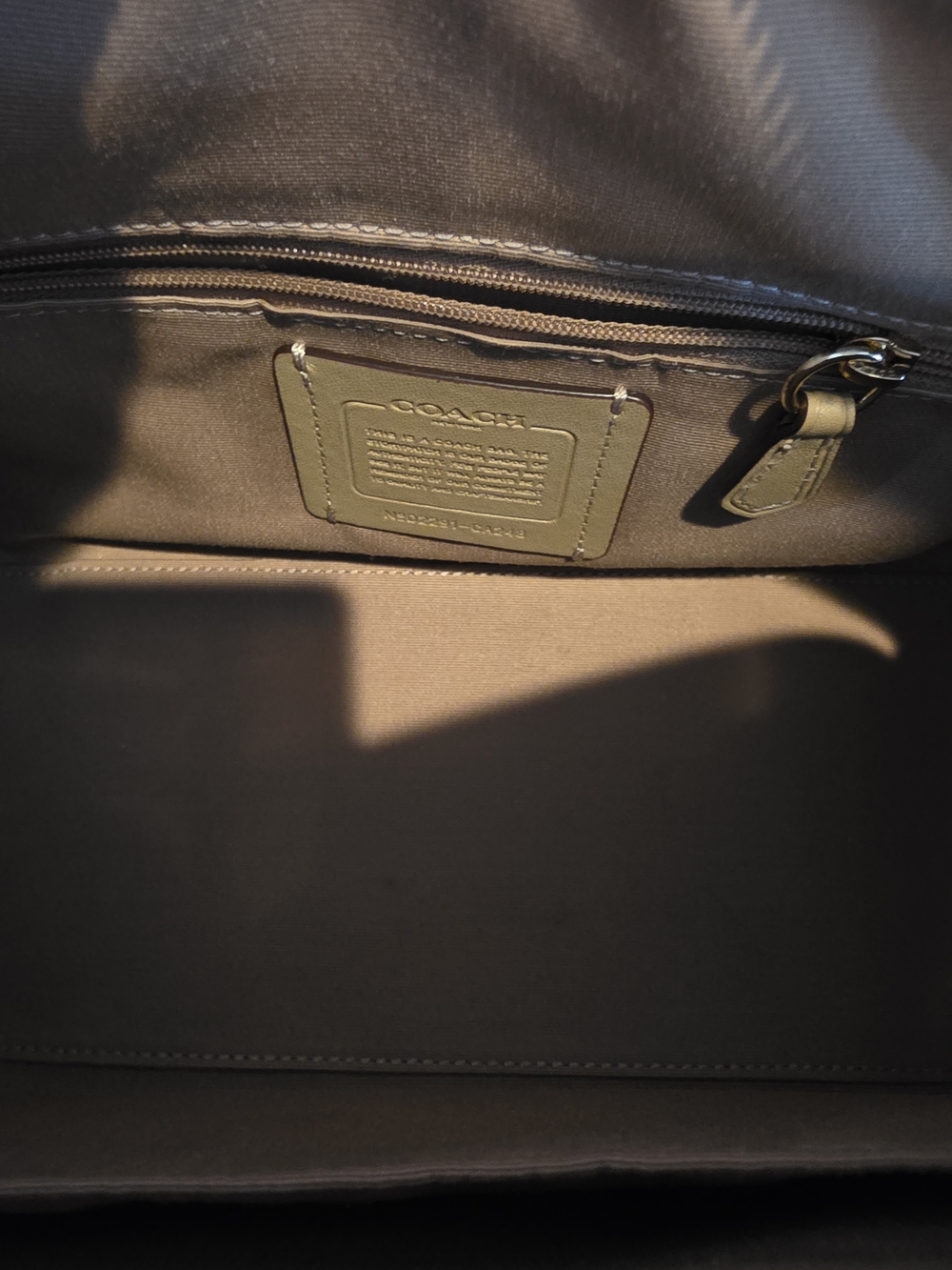 Coach HTF Rowan Pink Heart  Signature Satchel with GOLD Heart Charm - Picture 11 of 16